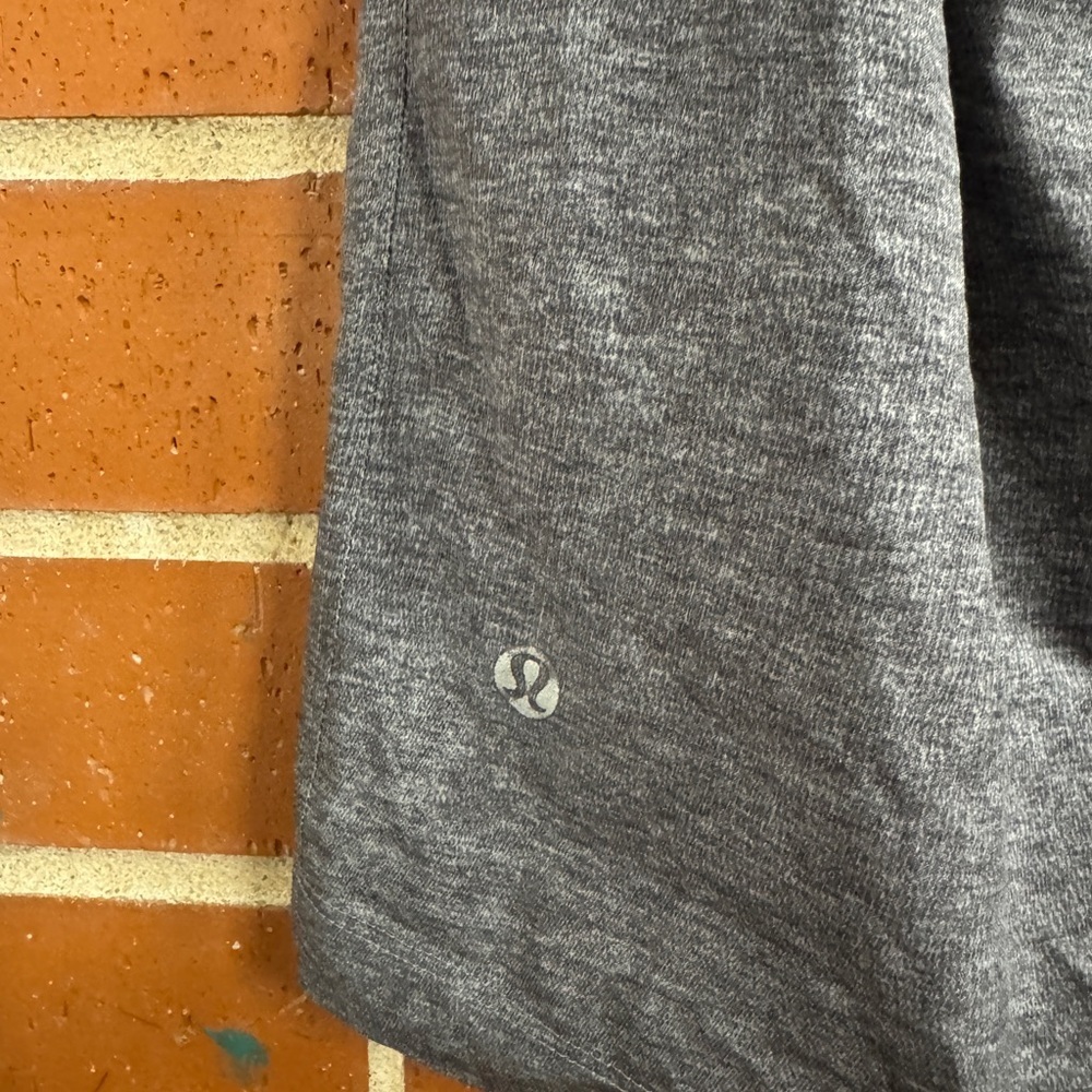 Lululemon Men’s Gray Training Shorts 8” Inseam with Liner – Size M - Picture 3 of 3